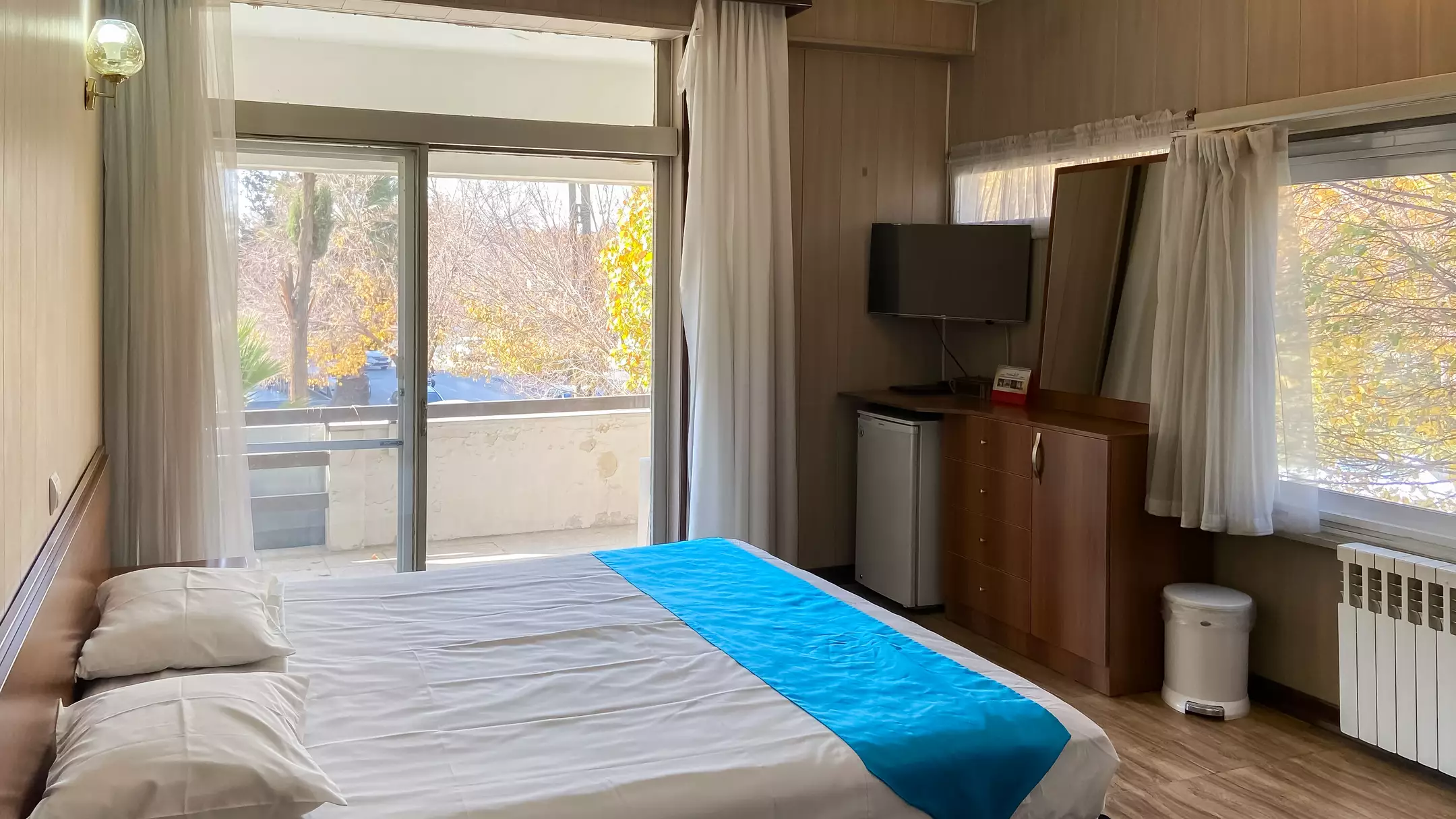 Alibaba https://cdn.alibaba.ir/ostorage/hotel-accommodation-images/6704dd28299de7a7748d21bd_e64c3dec-4f37-494d-ba20-6db21632ac8b_دبل تراس دار (8).webp